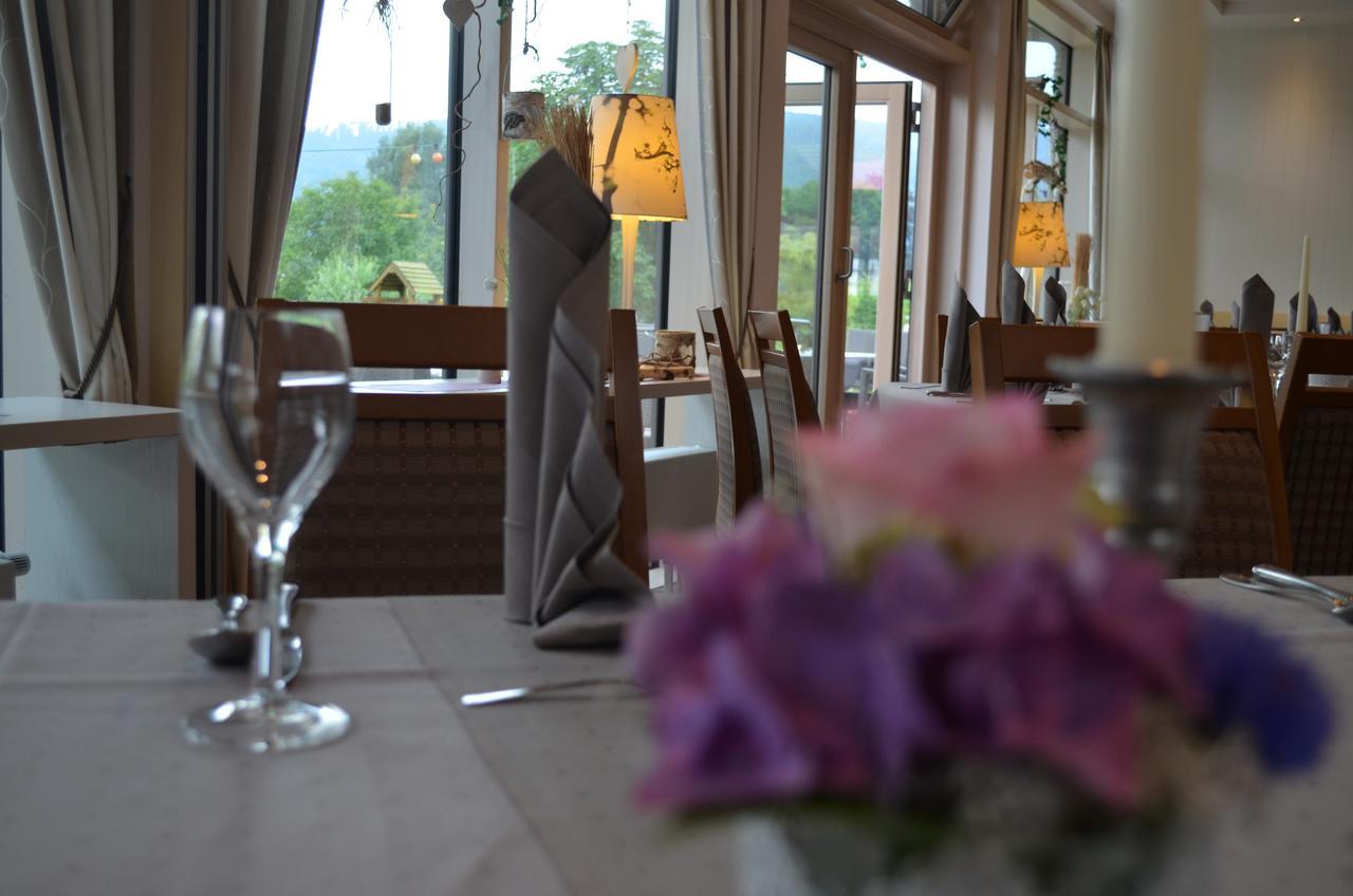 Hotel & Restaurant Kronenhof Am Weser-Radweg Oberweser Exteriör bild